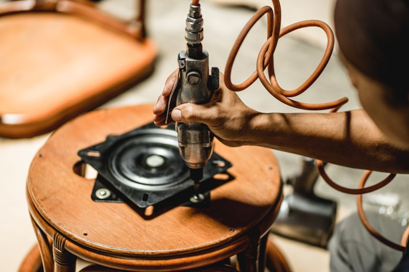 proses pembuatan kursi rotan natural alami